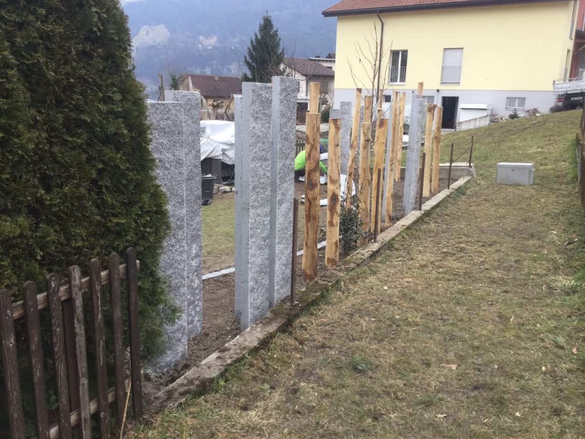 Palisaden aus Rundholz NaturalStone Hofmann