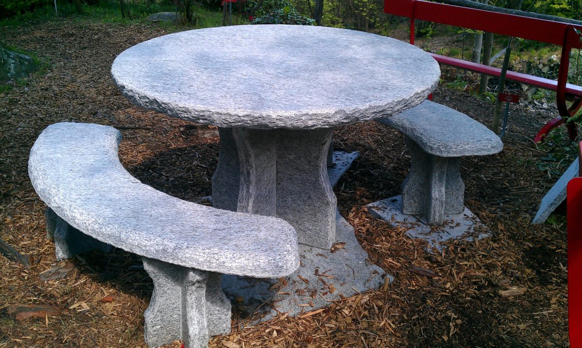 Granittisch rund für Ihren Garten NaturalStone Hofmann