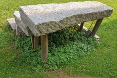 Rueckansicht-Blocktritte-aus-Tessiner-Gneis