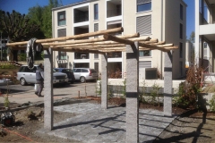 Beola-Valle-Mosaik-unter-Pergola