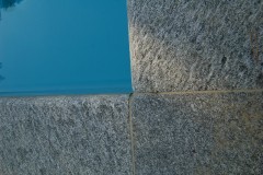Schwimmbadabdeckung-Maggiagneis-geflammt-halbrund