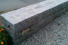 Mauer aus Tessinergneis hell