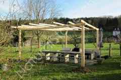 Holz-Pergola-Kastanienholz-Kerbe