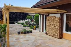 Pergola-Holz-lang-drei-stuetzen