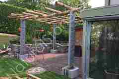 Pergola-mit-Sockel-Kastanienholz-NormalQualitaet