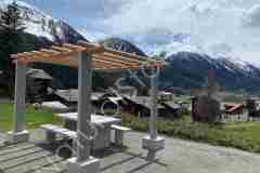 Pergola-mit-Sockel-Kastanienholz-TopQualitaet-im-Wallis