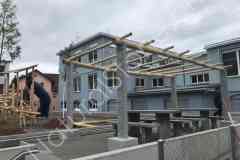 Sockel-Pergola-mit-Tische-Bereit