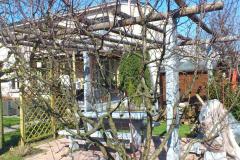 Tisch-Gottardo-und-Pergola-roh-krum