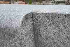 Tessiner-Sitzbank-Obelisk-Detail-Lehne