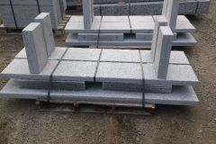 10_Granittisch_Moderno_freistehend_Verpackt_Nov_SeitenansichtWZ-800px