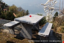 Tischgarnitur "Bernardino" aus Calancagneis, 180x80x6 cm freistehend, Oberfläche geflammt, Kanten roh handgespitzt