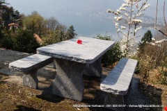 Tischgarnitur "Bernardino" aus Calancagneis, 180x80x6 cm freistehend, Oberfläche geflammt, Kanten roh handgespitzt