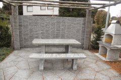 Granittisch-Classico-Maggia-Gneis-freistehend-dicke-Stuetzen