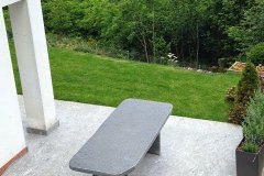 Granittisch-Classico-gerade-Stuetzen-einbetoniert