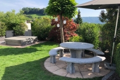 Granittisch-Gottardo-rund-Gartentisch-Tessiner-Gneis