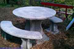 Granittisch-Gottardo-rund-Gartentisch-aus-Iragna-Gneis