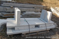 Tisch Moderno versandbereit - Sichtbar sind die Löcher für die einfachere Montage mit Metalldübel am Bau