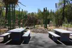 Granittisch-Style-Gartentisch-Tessiner-Granit-Iragna-hell