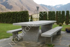 Granittisch_Modern_einbetoniert