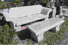 Sofa-aus-Tessiner-Gneis-rund-fuer-Gartensitzplatz