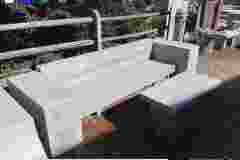 Steinsofa-Tessiner-Gneis-eckig-fuer-Garten