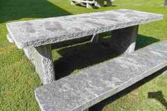 Steintisch-Classico-aus-Tessiner-Maggia-Gneis