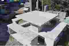 Tessiner-Gneis-Tisch-quadratisch-fuer-Garten