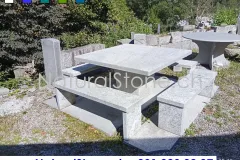 02_Granittisch-Quadratisch-aus-Tessiner-Gneis