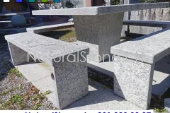 1_06_Quadratischer-Steintisch-aus-Gneis-fuer-Garten
