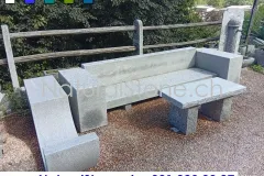 1_27_Steinsofa-eckig-aus-Gneis-fuer-Garten