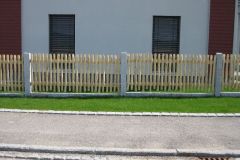 Staketenzaun_modernes_Wohnhaus